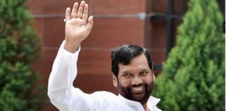 Celebrities should care for consumers' interests: Paswan