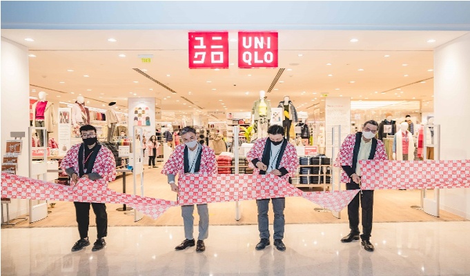 FILECustomers leave a store of Uniqlo in Shanghai China 9 June 2012  The parent company of Japanese fastfashion retailer Uniqlo has vowed to  Stock Photo  Alamy