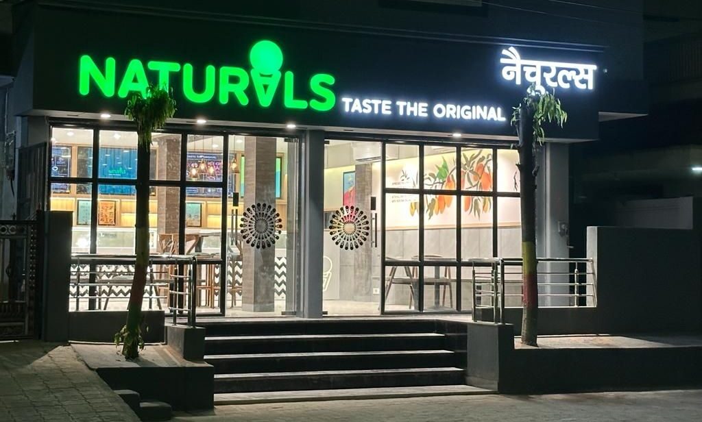 Naturals Ice cream store, Indore, Madhya Pradesh