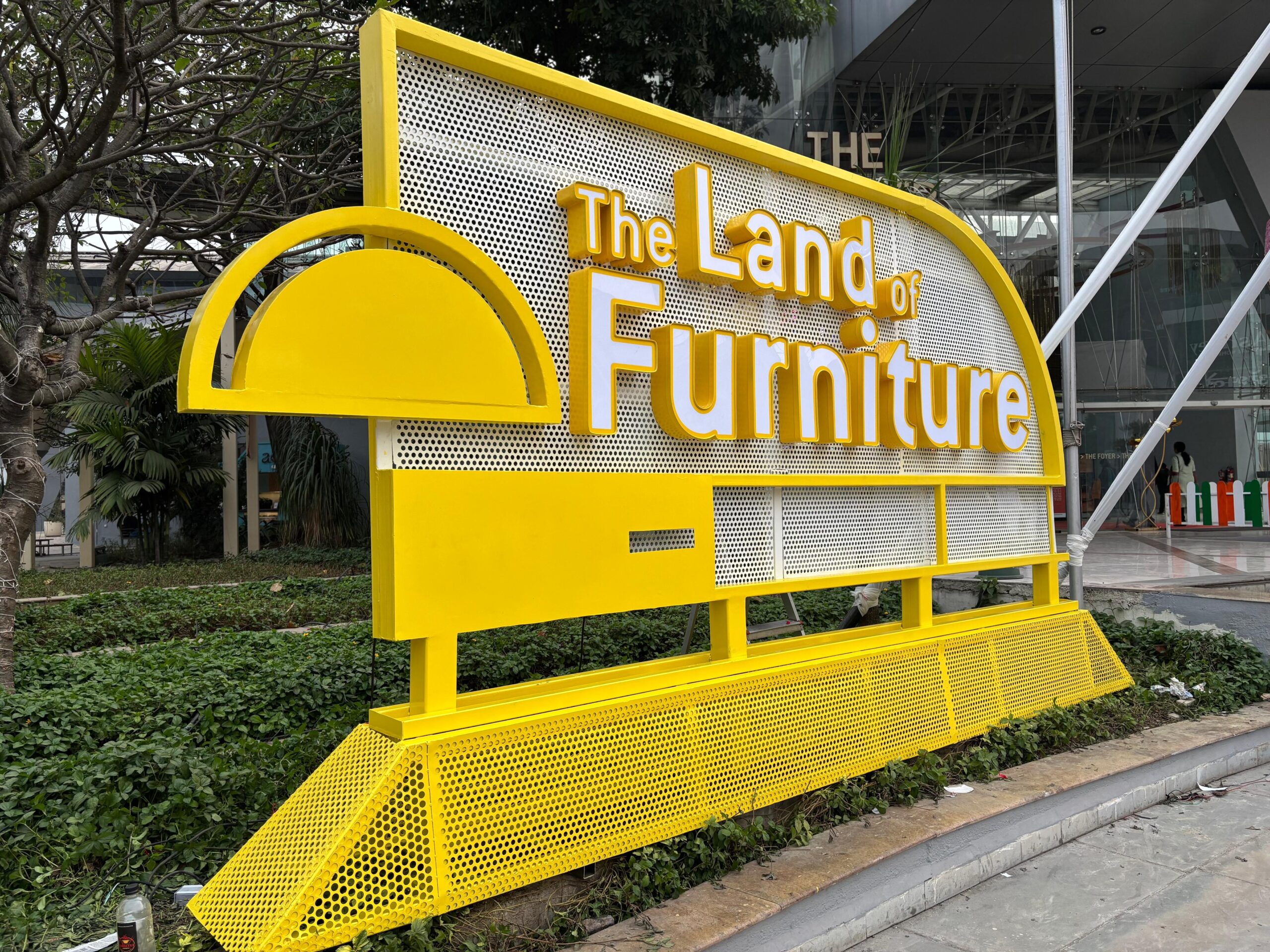 Creaticity Land of Furniture Branding